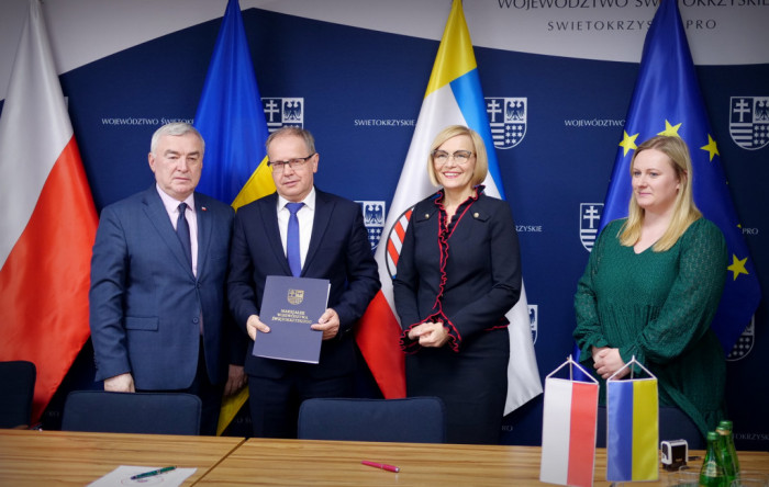 Andrzej-Betkowski-Andrzej-Gasior-Renata-Janik-i-skarbniczka-Gminy-Nowa-Slupia.