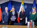 Andrzej-Betkowski-Andrzej-Gasior-Renata-Janik-i-skarbniczka-Gminy-Nowa-Slupia.