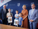 Rozdanie upominków w ramach akcji Zwiedzaj Świętokrzyskie z Podróżnikiem Europejskim