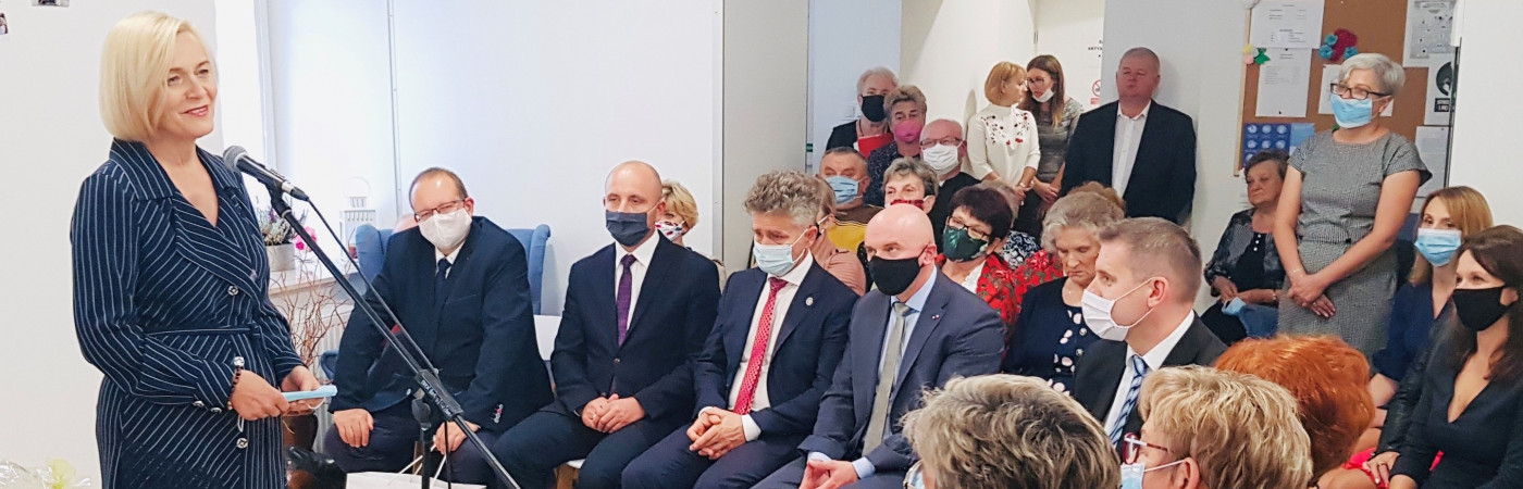 Wicemarszałek Renata Janik na otwarciu Klubu Seniora w Chmielniku