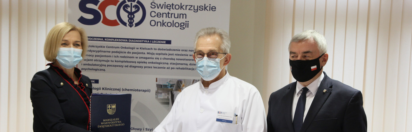 Marszałek Andrzej Bętkowski i Wicemarszałek Renata Janik podpisali umowy na dofinansowanie 4 projektów  RPOWŚ 2014 – 2020 dotyczących profilaktyki nowotworowej. 