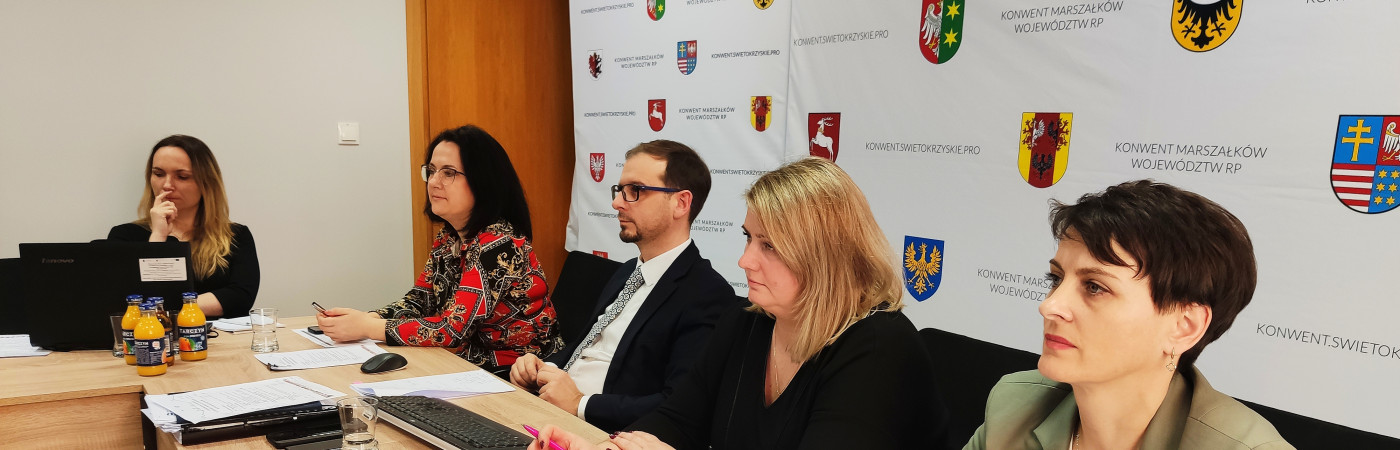 Dyrekcja oraz pracownicy Departamentu Inwestycji i Rozwoju UMWŚ