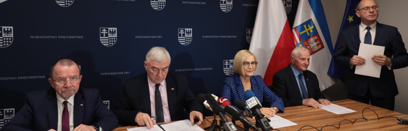 Zarząd Województwa Świętokrzyskiego podczas konferencji prasowej