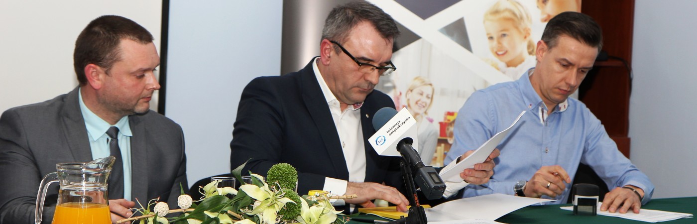Uroczyste podpisanie umów