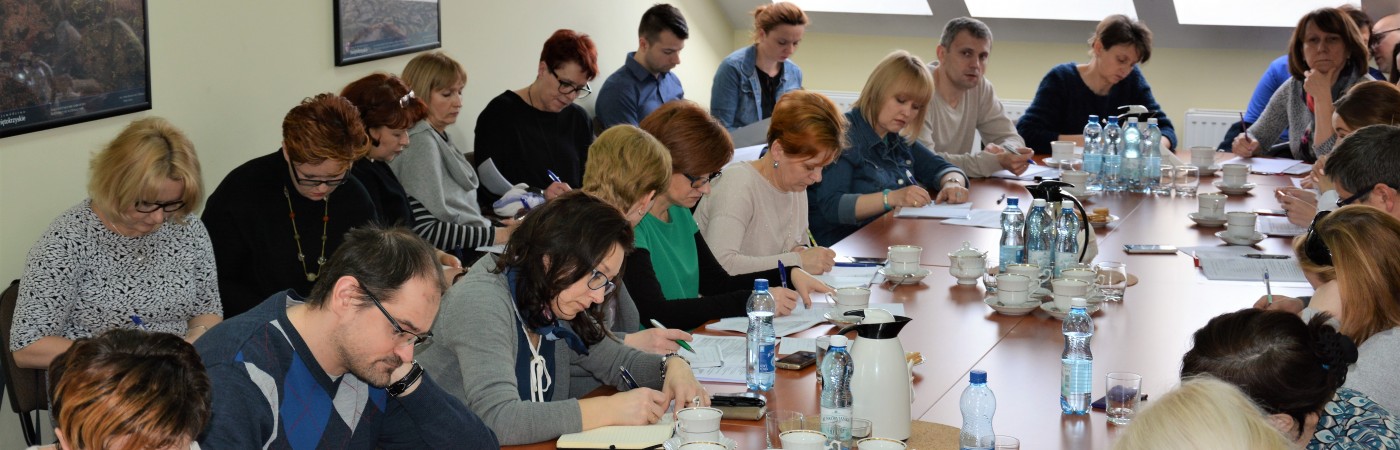 W ostatnim spotkaniu wzięło udział ponad trzydzieści osób, zainteresowanych tworzeniem projektów dla szkół podstawowych