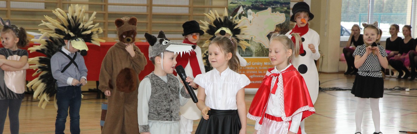Uczniowie Szkoły Podstawowej w Zaborowicach w gminie Mniów