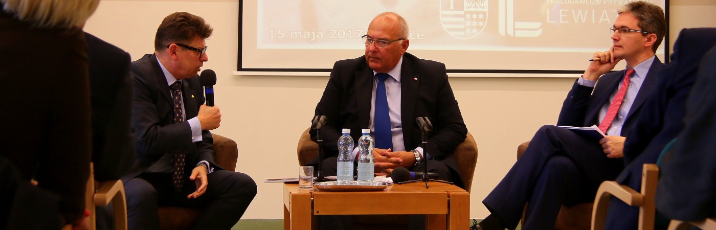 Tomasz Tworek - prezes Zarządu Świętokrzyskiego Związków Pracodawców Prywatnych Lewiatan, Tadeusz Kościński - Podsekretarz Stanu w Ministerstwie Rozwoju oraz Adam Jarubas - Marszałek Województwa Świętokrzyskiego