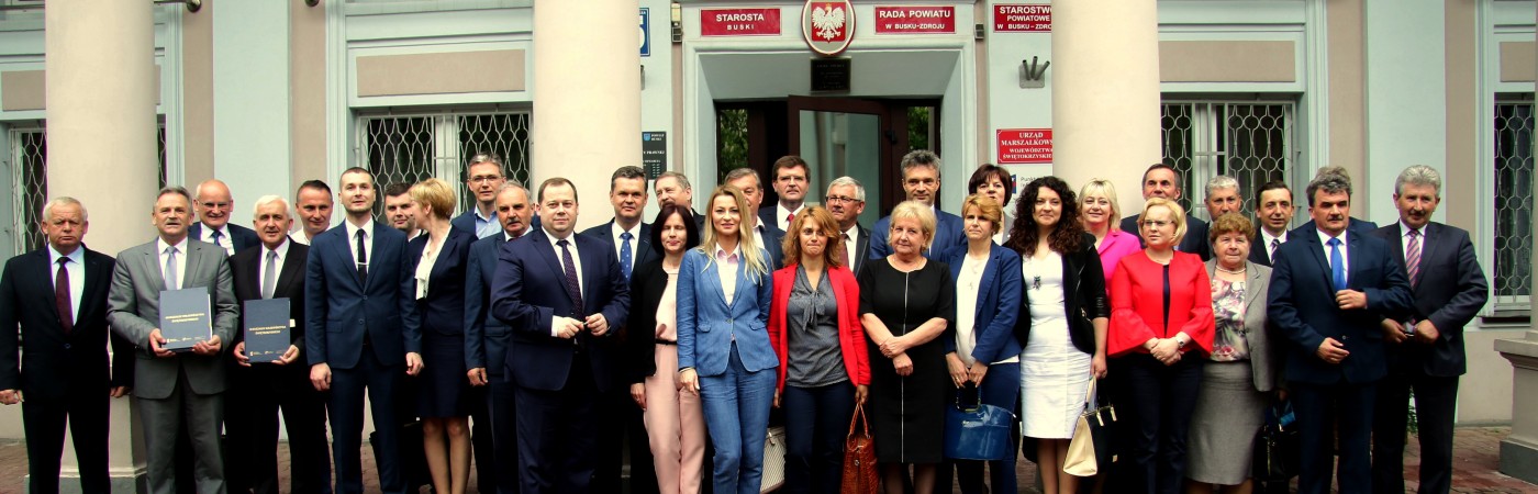 Wspólne zdjęcie uczestników uroczystości