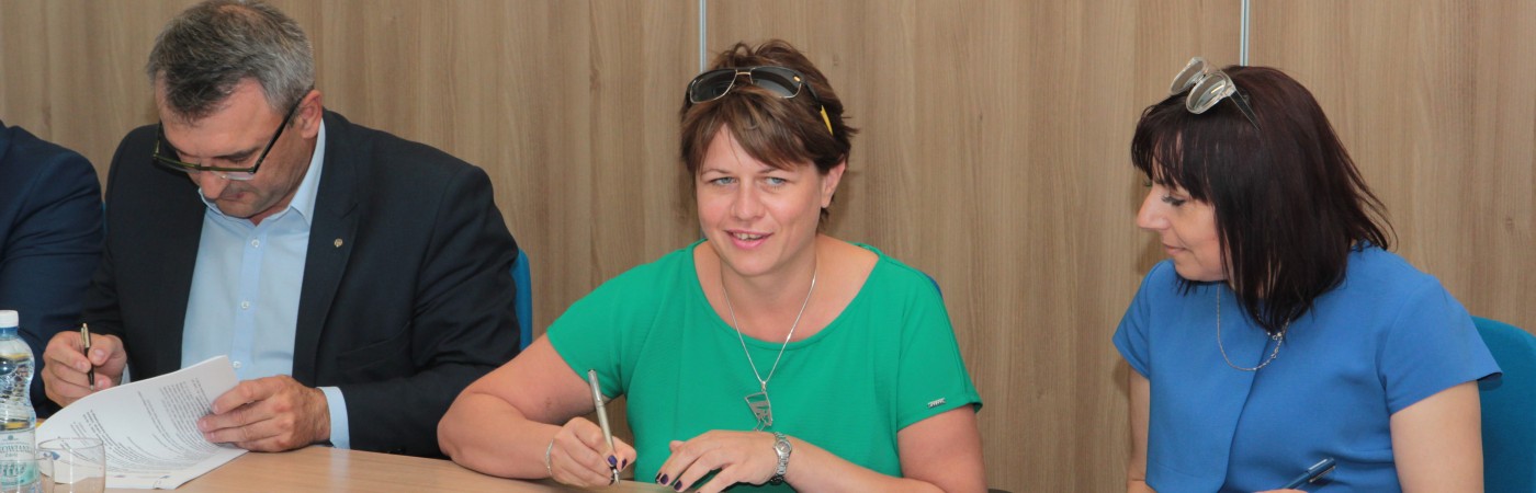 Podpisanie umów na realizację działań, które ułatwią dostęp i podniosą jakość usług społecznych