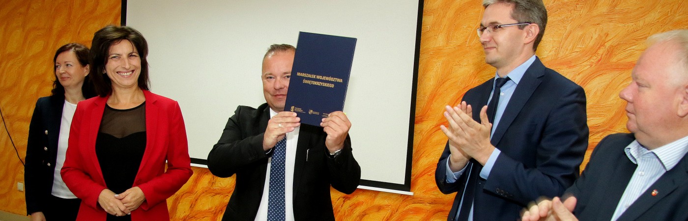Podpisanie umowy na budowę zbiornika wodnego w Radoszycach 