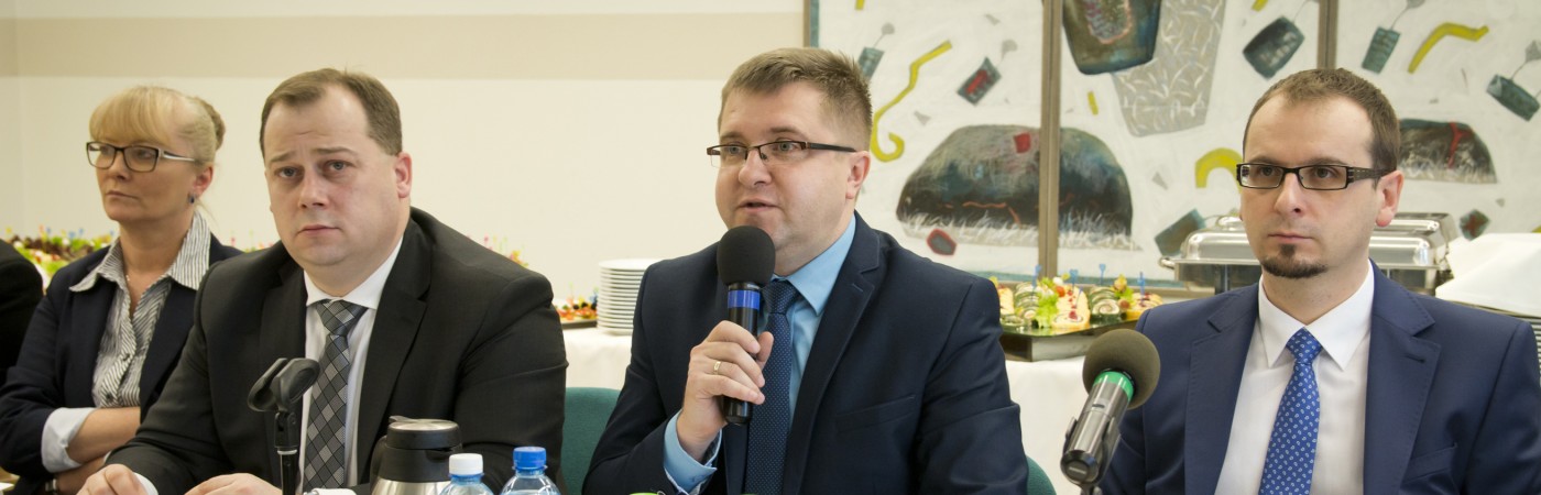 Marek Szczepanik - Zastępca Przewodniczącego KM RPOWŚ 2014-2020, Grzegorz Orawiec - Dyrektor Departamentu Polityki Regionalnej Urzędu Marszałkowskiego Województwa Świętokrzyskiego, Tomasz Janusz - Z-ca Dyrektora Departamentu Polityki Regionalnej Urzędu Ma