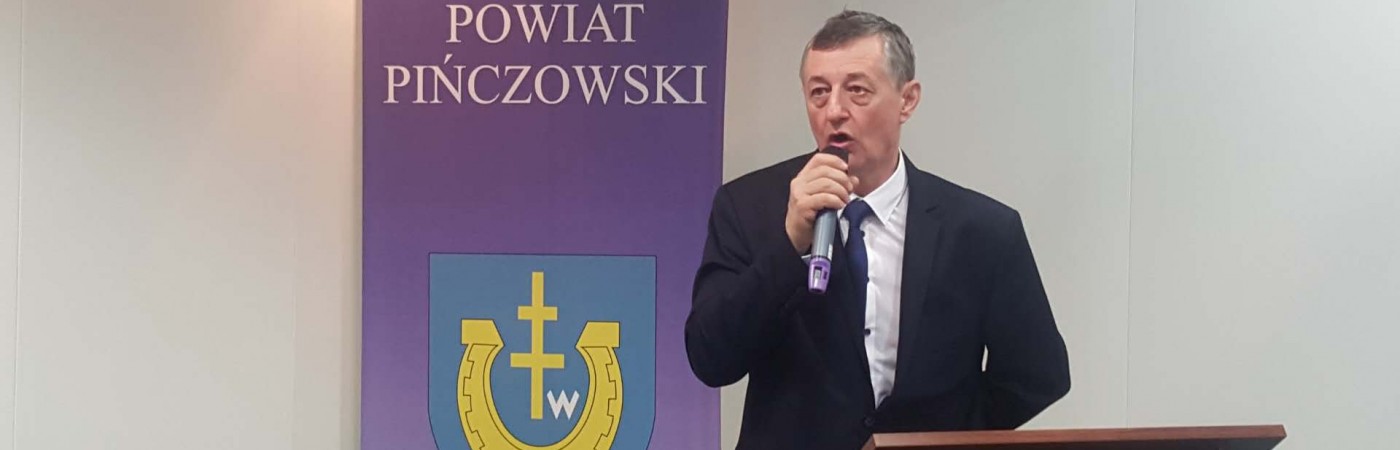 Przemawia Ireneusz Gołuszka - przewodniczący Rady Powiatu Pińczowskiego