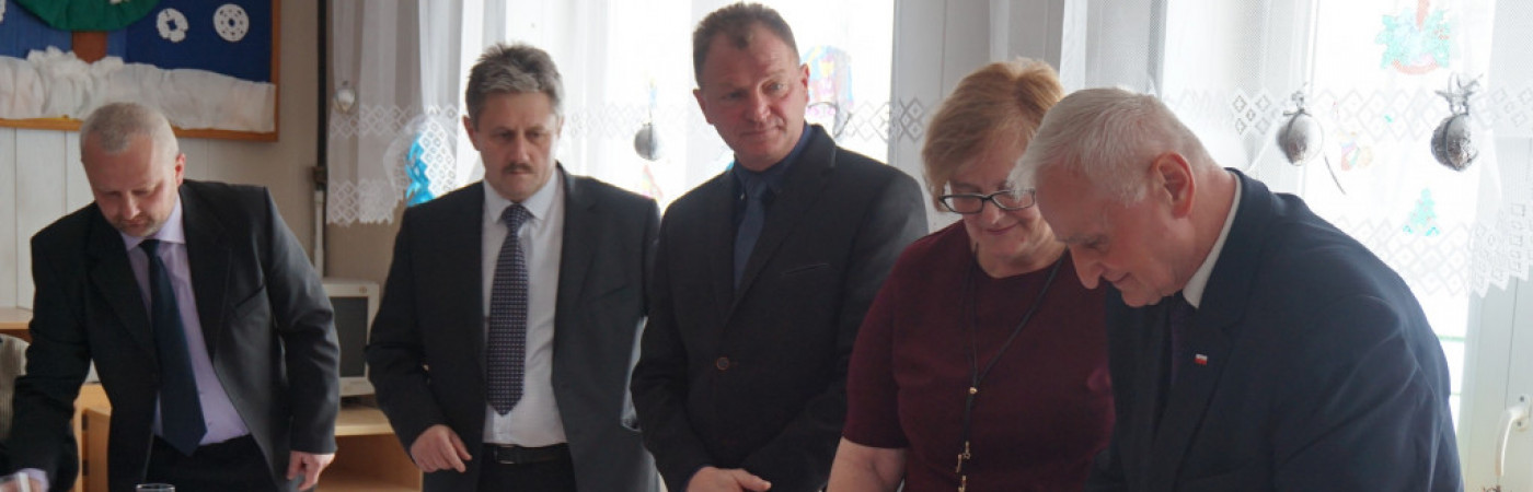 Umowa na salę gimnastyczną w Gierlachowie