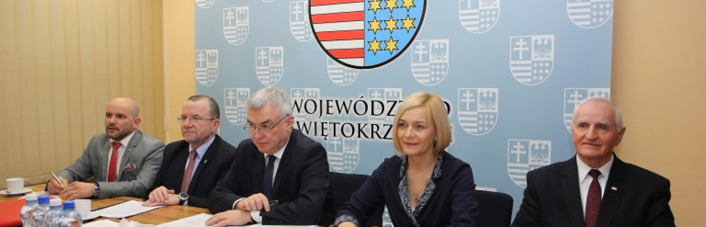 600 uczniów, 3 mln złotych – rusza kolejna edycja świętokrzyskich programów stypendialnych
