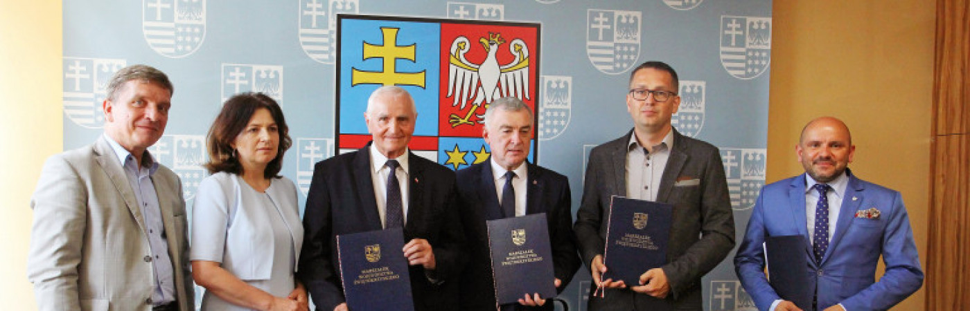 Nowoczesne komputery trafią do małych wiejskich szkół w 49 gminach!